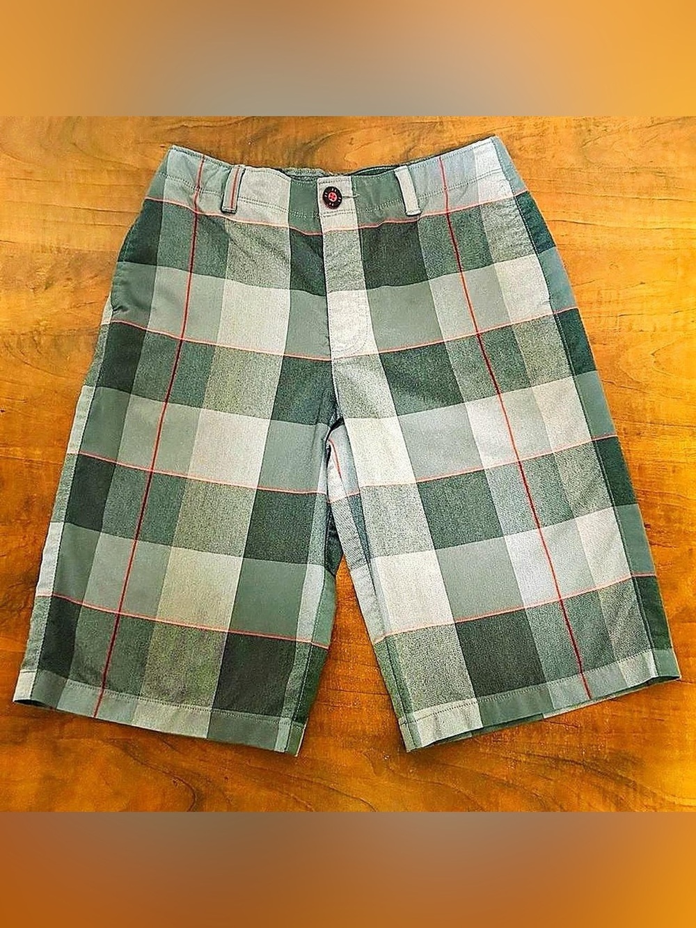 Under Armour Men's Green Plaid Flat-Front Shorts